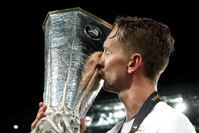 斯诺克世锦赛：赵心童止步八强 吴宜泽挺进半决赛