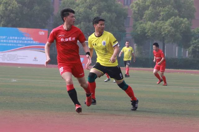 英超-B费染红库尼亚角球破门 曼联客场0-2狼队